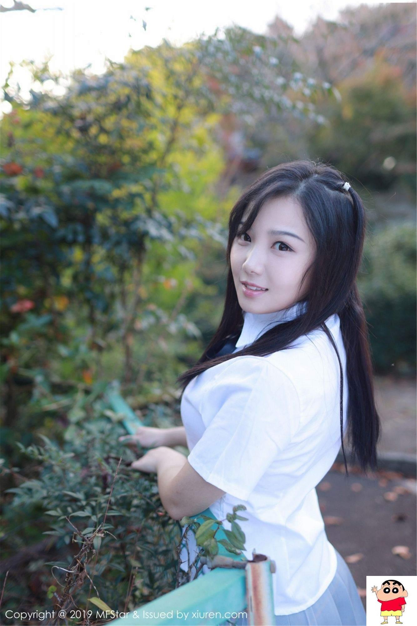 李素摸了摸小姑娘