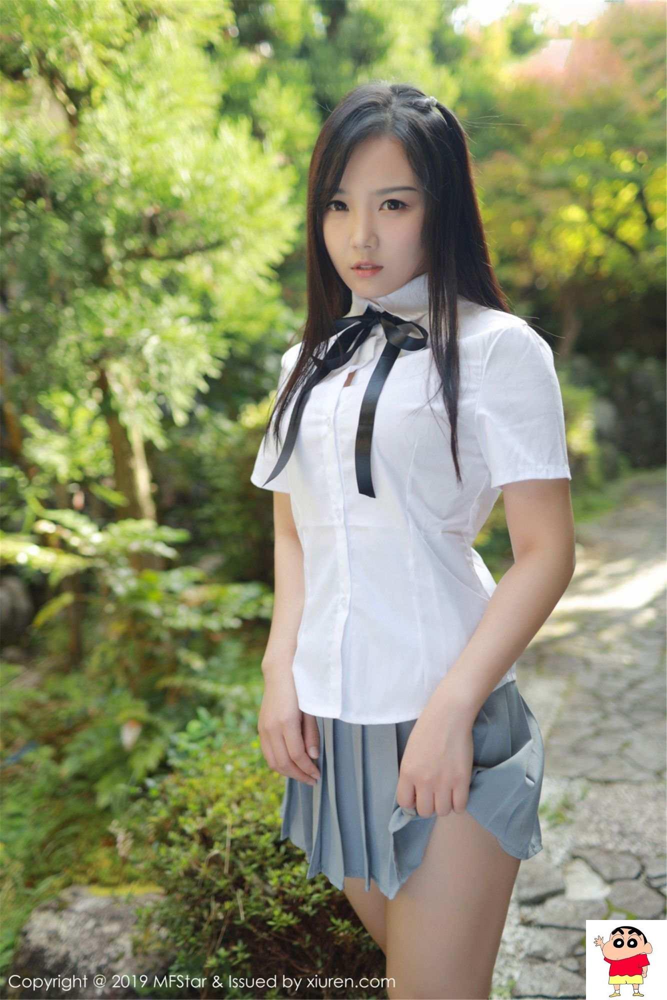 她尚且年幼再宽